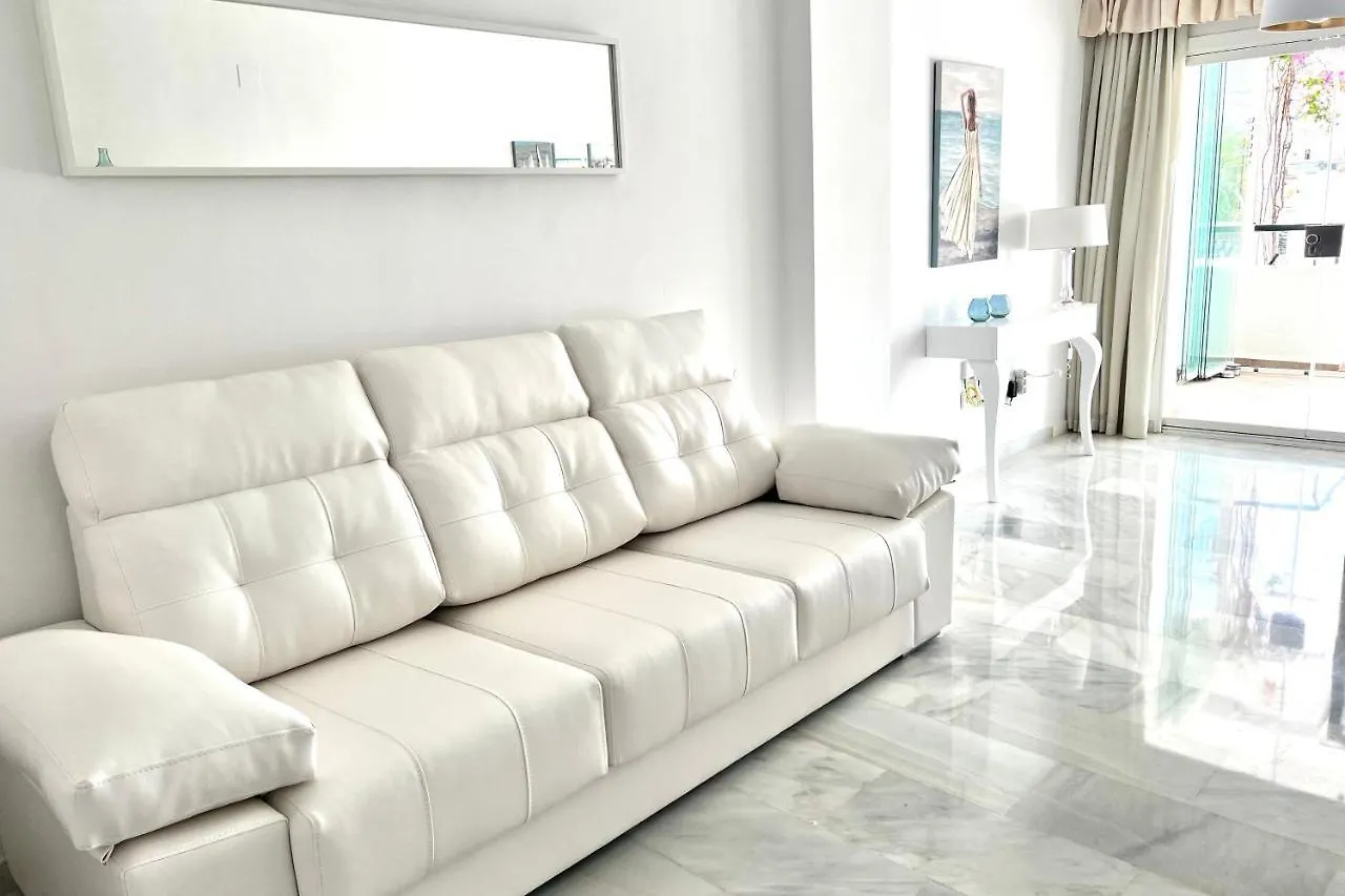 Mi Capricho Beachfront- P301 Apartment With Sea View Sitio de Calahonda 0*,  España
